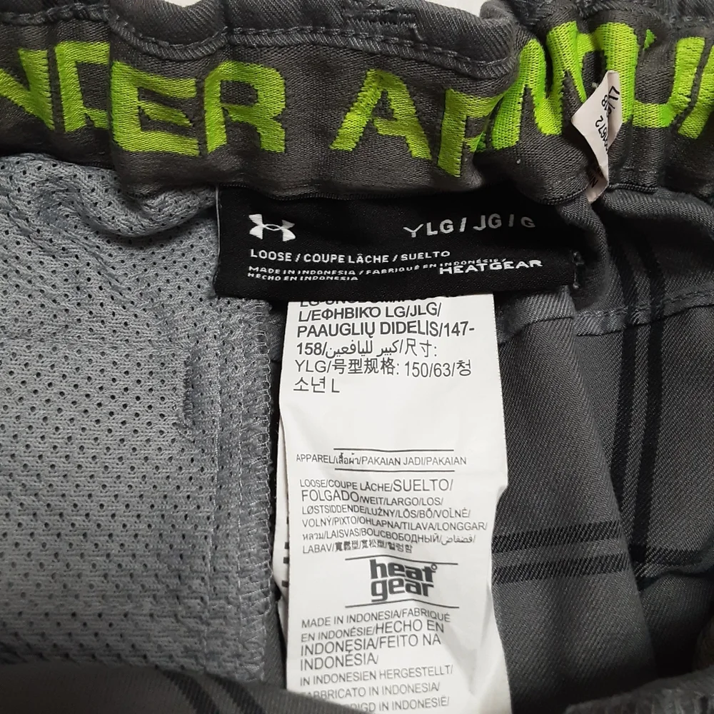 Under Armour Casual Shorts Boys Large